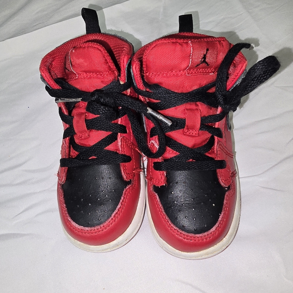 Nike Air Jordan 8c red and black